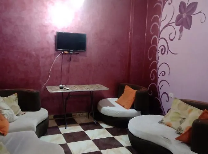 Golden Nest - 1st Choice For Guests Seeking Super Location In The Heart Of ,your 2nd Home, Long & Free Wifi At A Competitive Price 3*