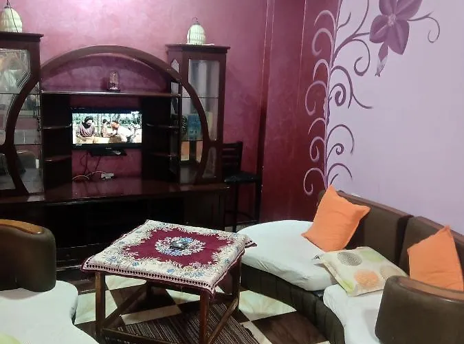 Golden Nest - 1st Choice For Guests Seeking Super Location In The Heart Of ,your 2nd Home, Long & Free Wifi At A Competitive Price 3*