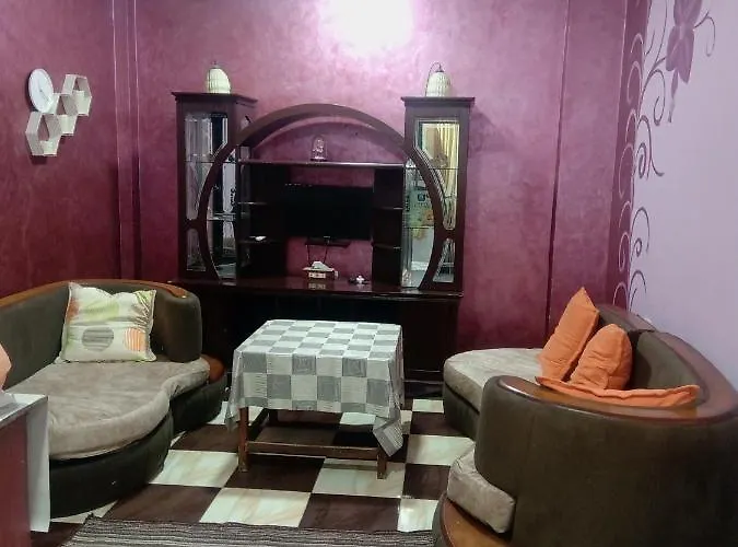 Golden Nest - 1st Choice For Guests Seeking Super Location In The Heart Of ,your 2nd Home, Long & Free Wifi At A Competitive Price Apartmanhotel